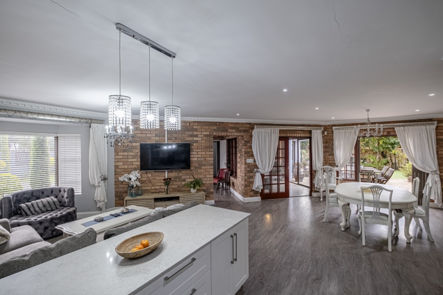 5 Bedroom Property for Sale in Summerstrand Eastern Cape